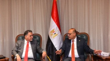 وزير العمل يبحث مع النائب الأول لرئيس غرفة تجارة وصناعة قطر تعزيز التعاون 1